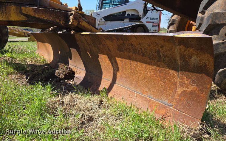 image for item EL1989 John Deere 570 motor grader