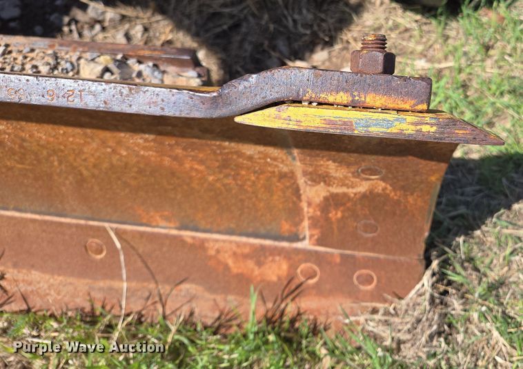 image for item EL1989 John Deere 570 motor grader