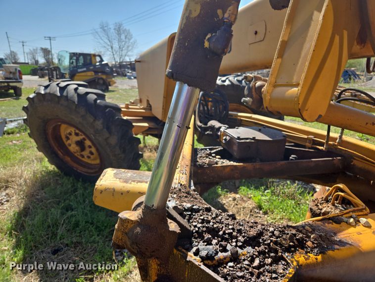 image for item EL1989 John Deere 570 motor grader
