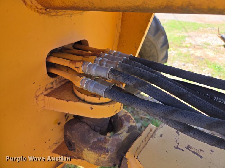 image for item EL1989 John Deere 570 motor grader