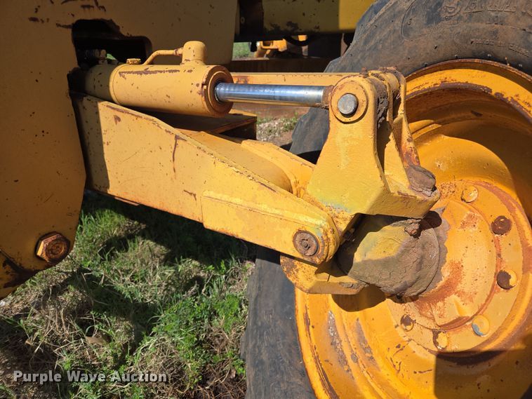image for item EL1989 John Deere 570 motor grader