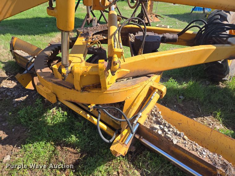 image for item EL1989 John Deere 570 motor grader