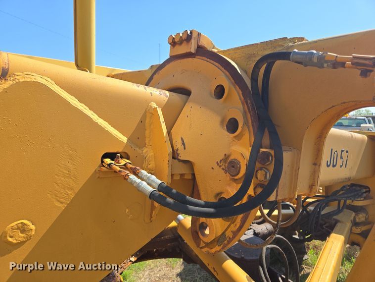 image for item EL1989 John Deere 570 motor grader
