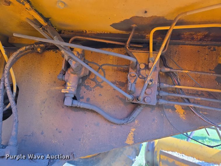 image for item EL1989 John Deere 570 motor grader