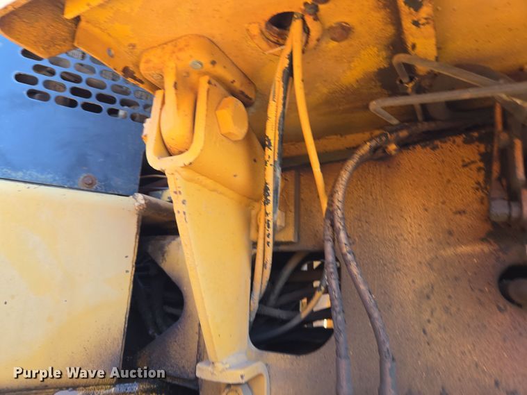 image for item EL1989 John Deere 570 motor grader