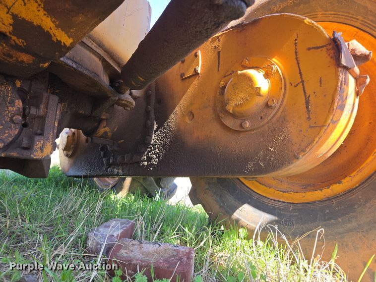 image for item EL1989 John Deere 570 motor grader