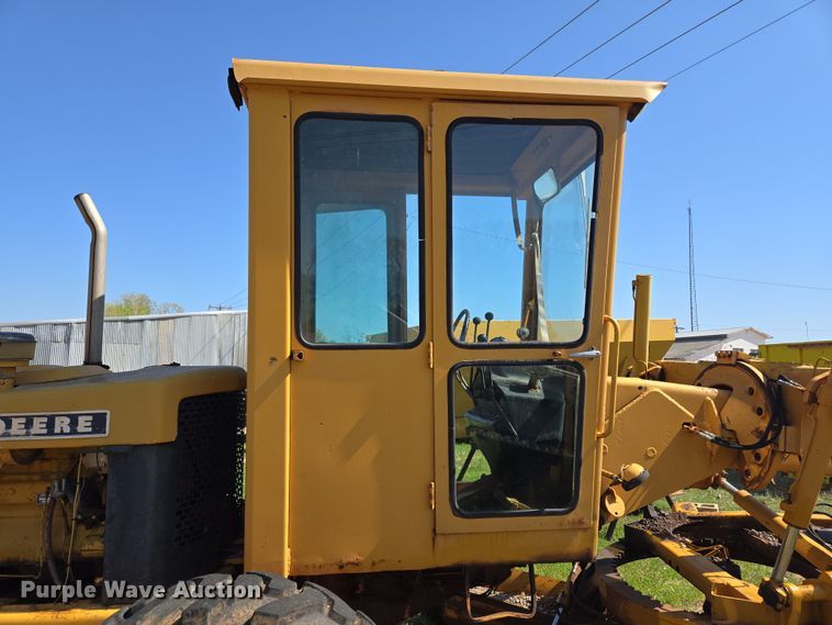 image for item EL1989 John Deere 570 motor grader