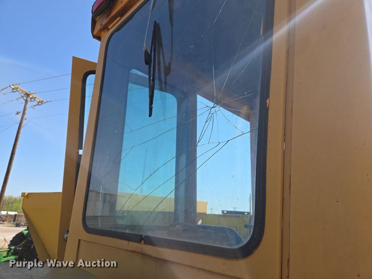 image for item EL1989 John Deere 570 motor grader