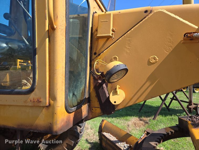 image for item EL1989 John Deere 570 motor grader