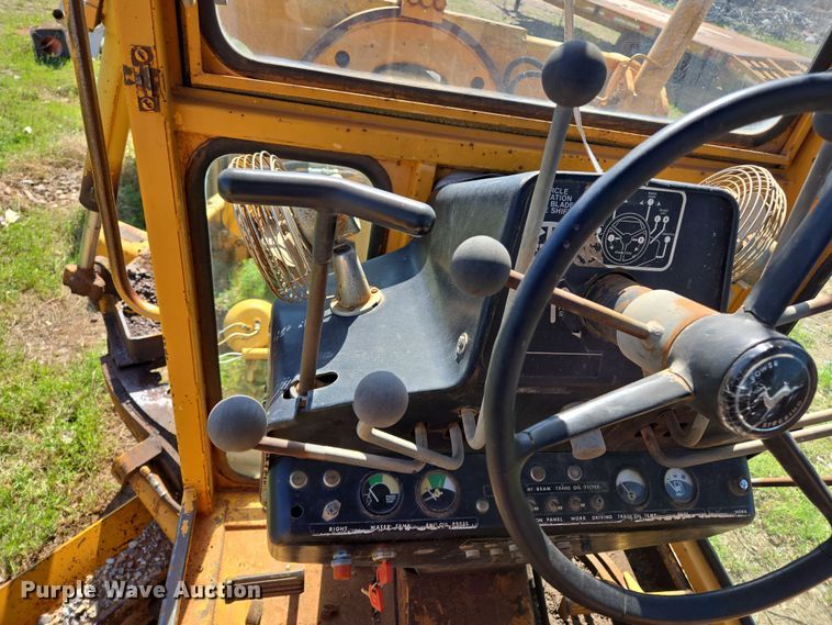 image for item EL1989 John Deere 570 motor grader