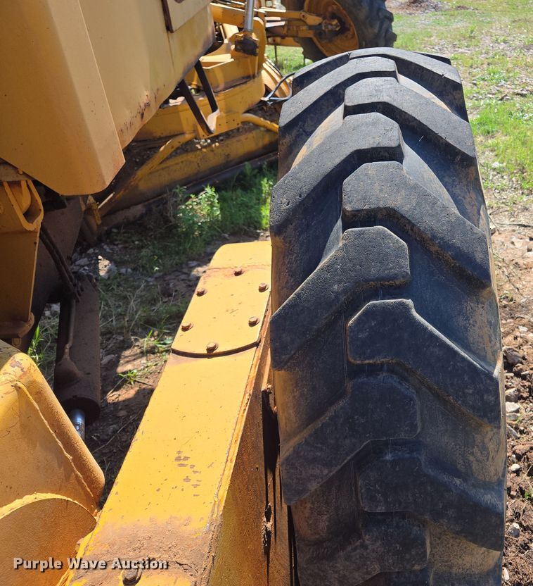 image for item EL1989 John Deere 570 motor grader