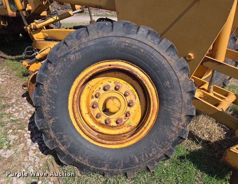 image for item EL1989 John Deere 570 motor grader