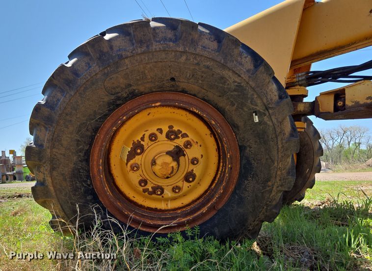 image for item EL1989 John Deere 570 motor grader