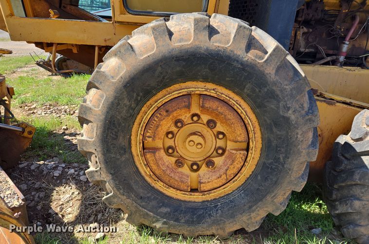 image for item EL1989 John Deere 570 motor grader