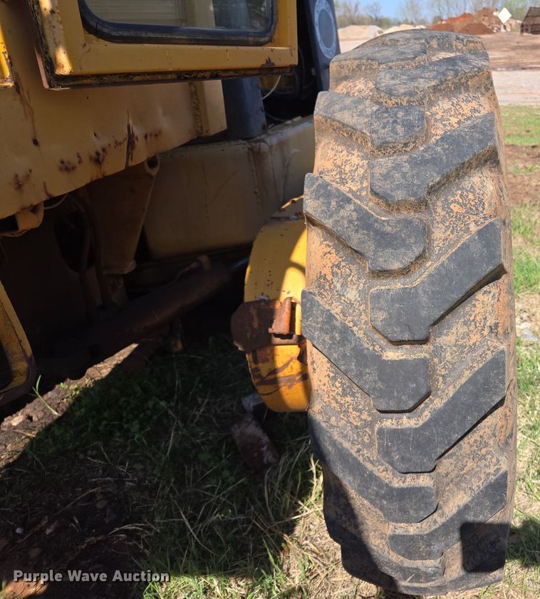 image for item EL1989 John Deere 570 motor grader