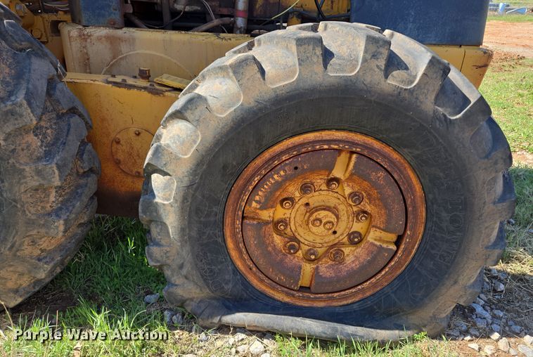 image for item EL1989 John Deere 570 motor grader