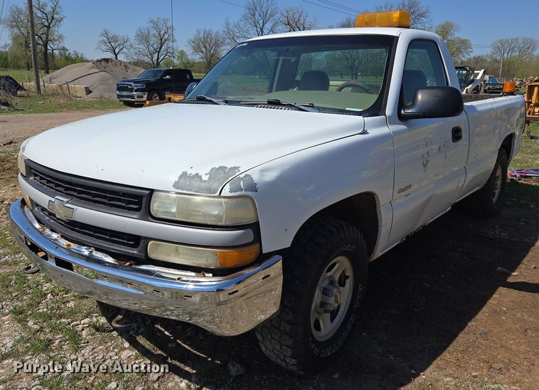 image for item EL1990 2001 Chevrolet Silverado 1500 pickup truck