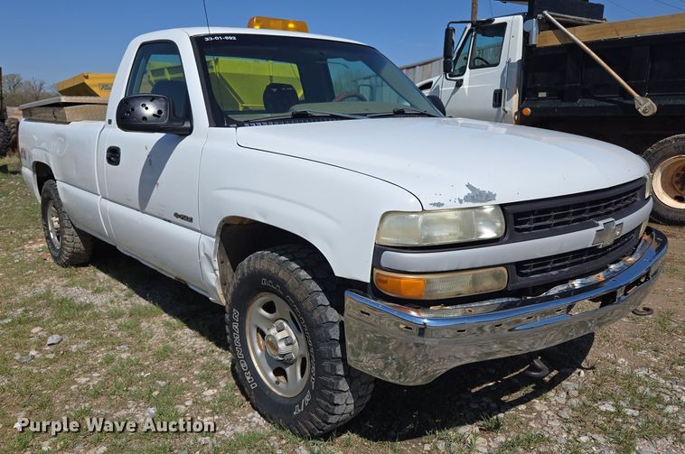 image for item EL1990 2001 Chevrolet Silverado 1500 pickup truck