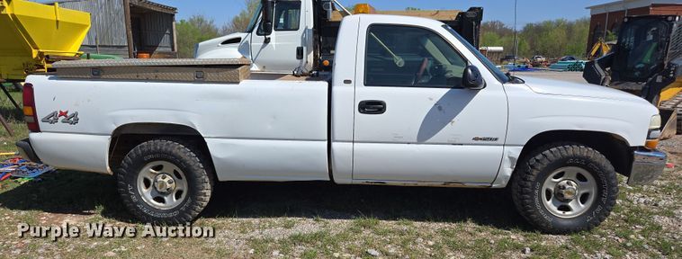 image for item EL1990 2001 Chevrolet Silverado 1500 pickup truck
