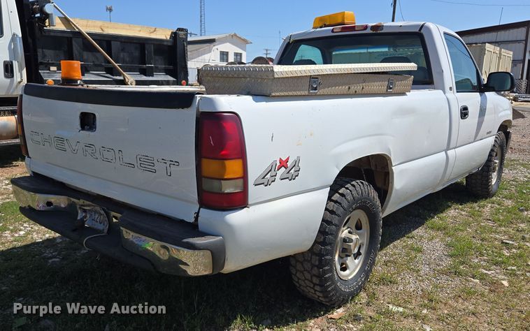 image for item EL1990 2001 Chevrolet Silverado 1500 pickup truck