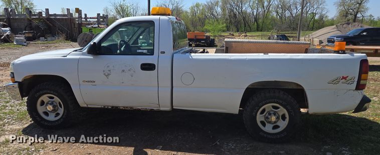 image for item EL1990 2001 Chevrolet Silverado 1500 pickup truck