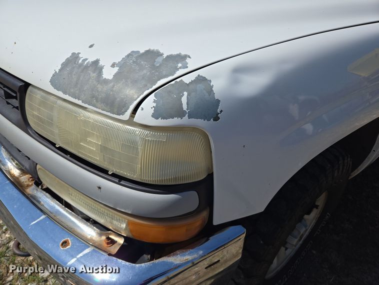 image for item EL1990 2001 Chevrolet Silverado 1500 pickup truck