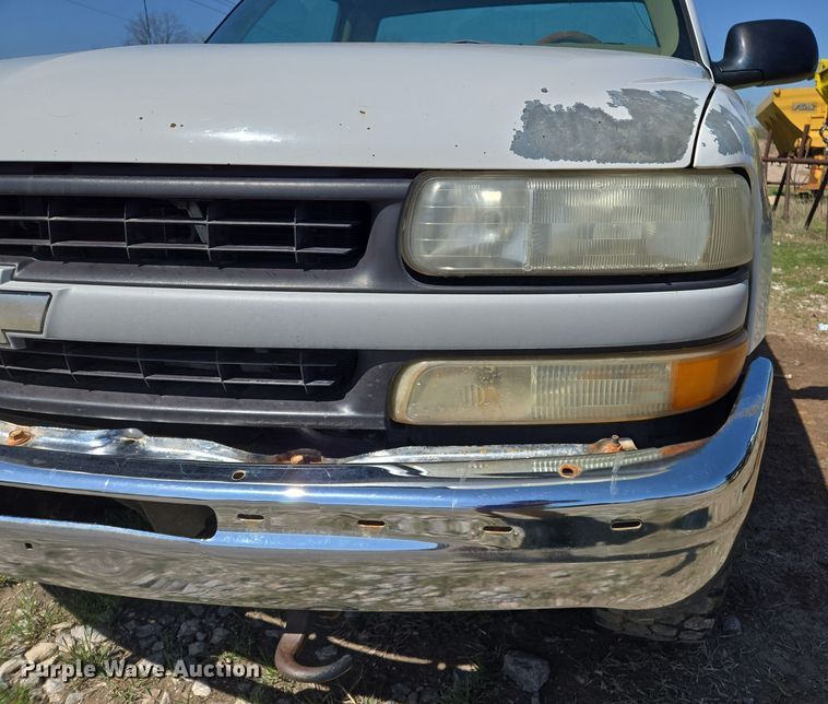 image for item EL1990 2001 Chevrolet Silverado 1500 pickup truck