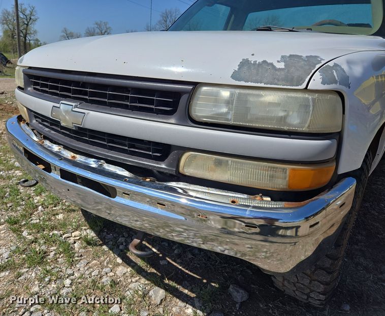 image for item EL1990 2001 Chevrolet Silverado 1500 pickup truck