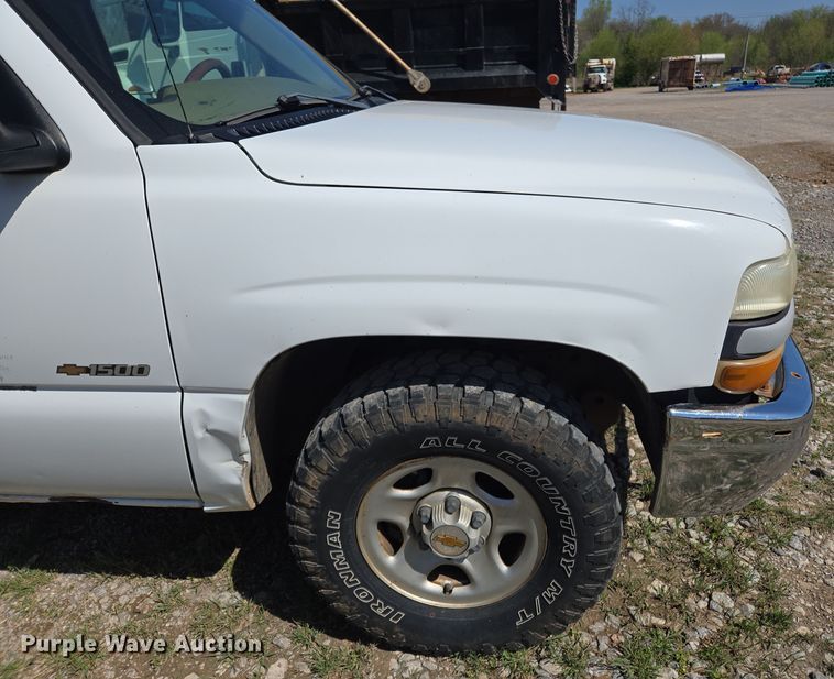 image for item EL1990 2001 Chevrolet Silverado 1500 pickup truck