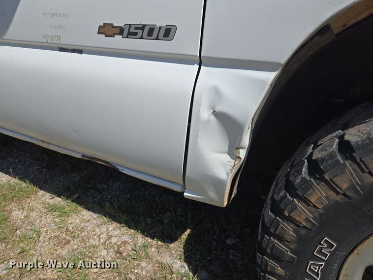image for item EL1990 2001 Chevrolet Silverado 1500 pickup truck