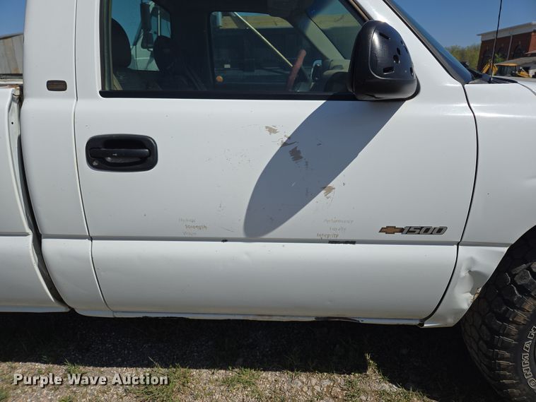 image for item EL1990 2001 Chevrolet Silverado 1500 pickup truck