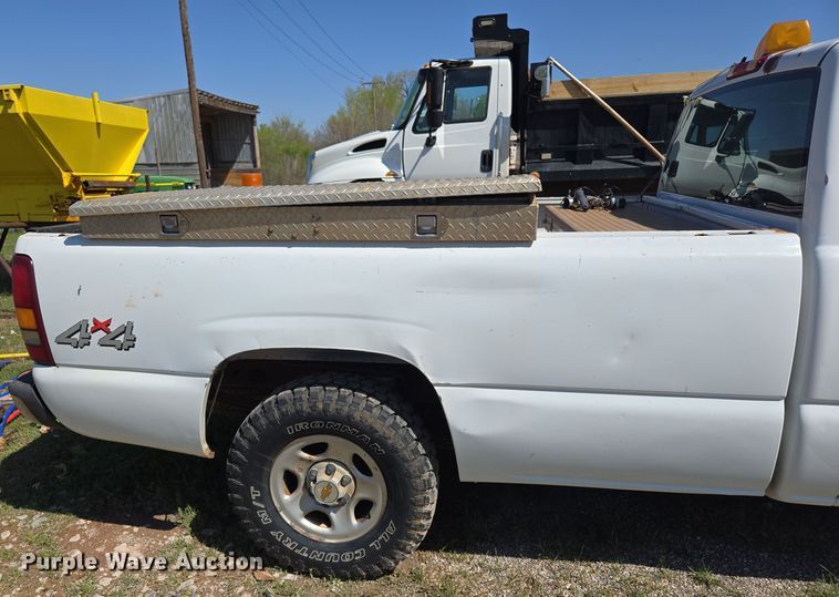 image for item EL1990 2001 Chevrolet Silverado 1500 pickup truck