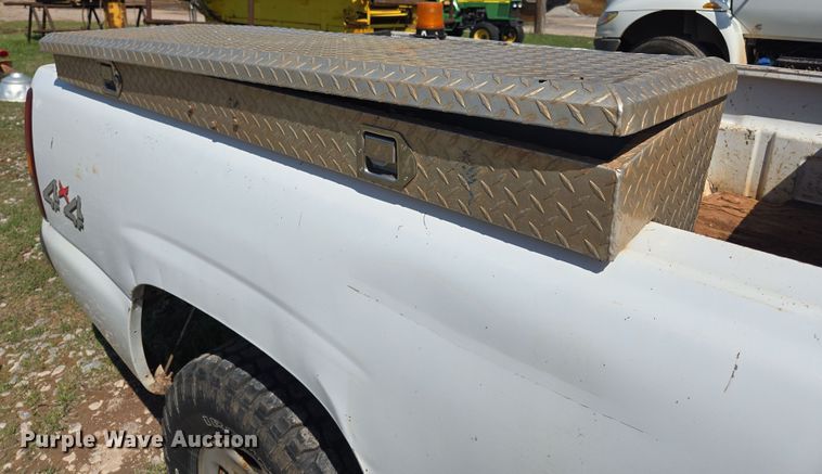 image for item EL1990 2001 Chevrolet Silverado 1500 pickup truck