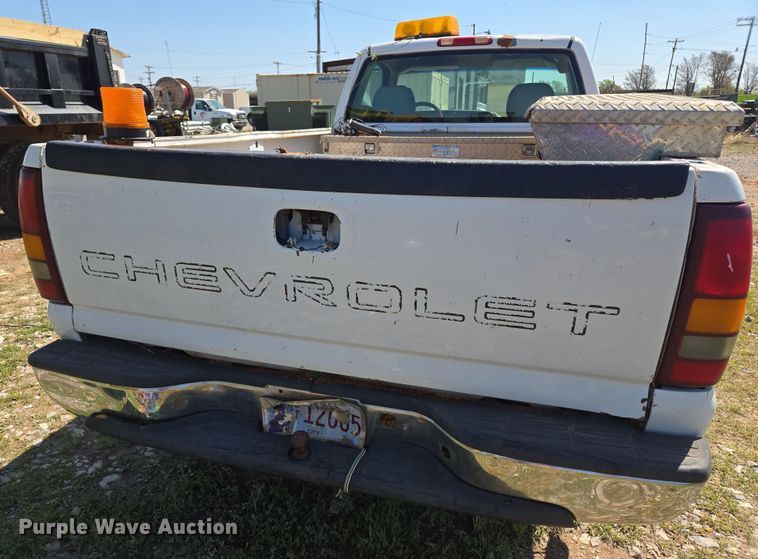 image for item EL1990 2001 Chevrolet Silverado 1500 pickup truck