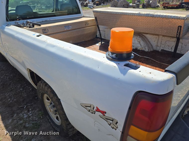 image for item EL1990 2001 Chevrolet Silverado 1500 pickup truck