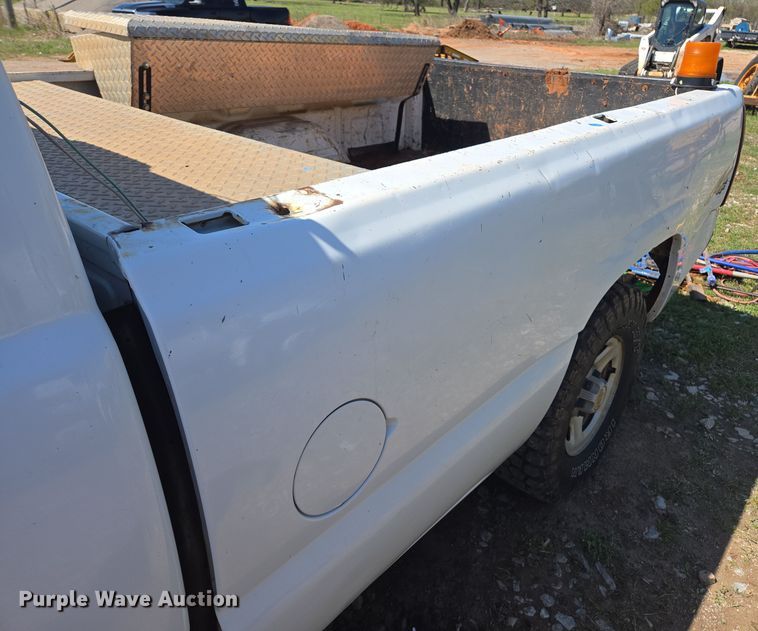 image for item EL1990 2001 Chevrolet Silverado 1500 pickup truck