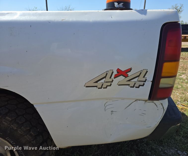 image for item EL1990 2001 Chevrolet Silverado 1500 pickup truck