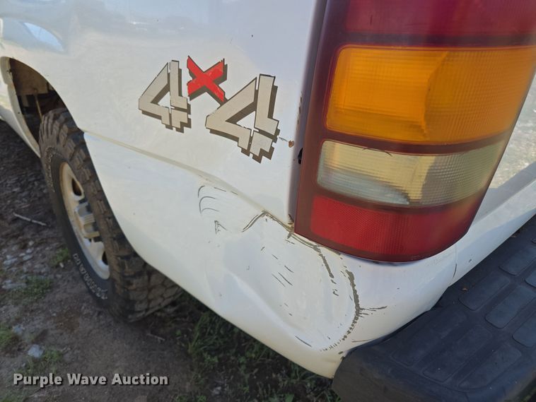 image for item EL1990 2001 Chevrolet Silverado 1500 pickup truck