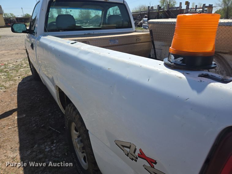 image for item EL1990 2001 Chevrolet Silverado 1500 pickup truck