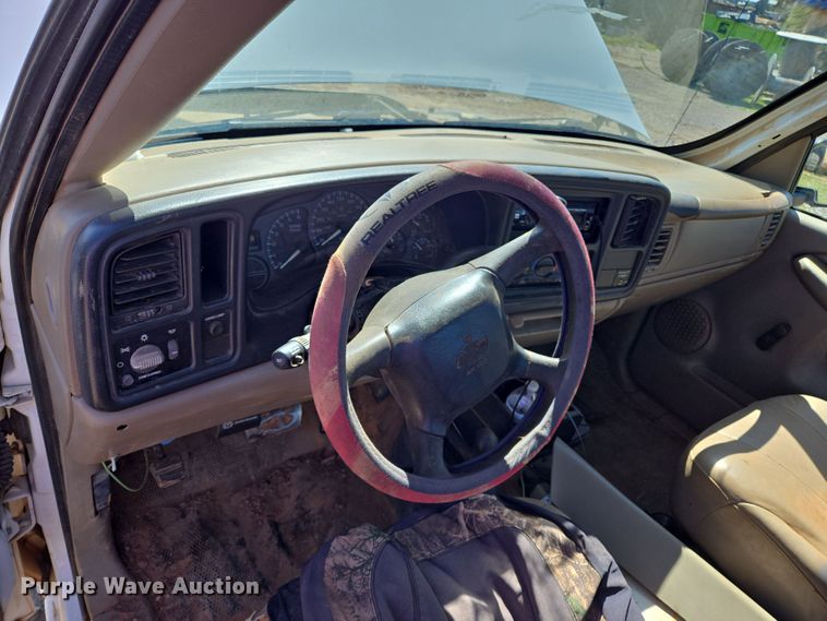 image for item EL1990 2001 Chevrolet Silverado 1500 pickup truck