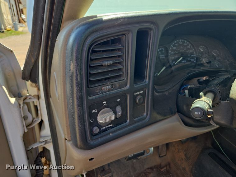 image for item EL1990 2001 Chevrolet Silverado 1500 pickup truck