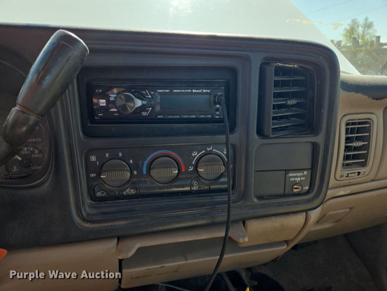 image for item EL1990 2001 Chevrolet Silverado 1500 pickup truck