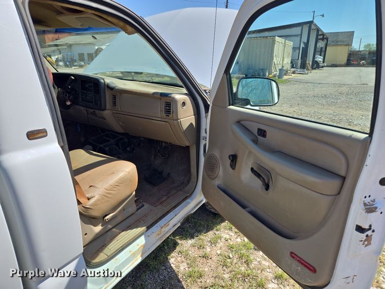 image for item EL1990 2001 Chevrolet Silverado 1500 pickup truck