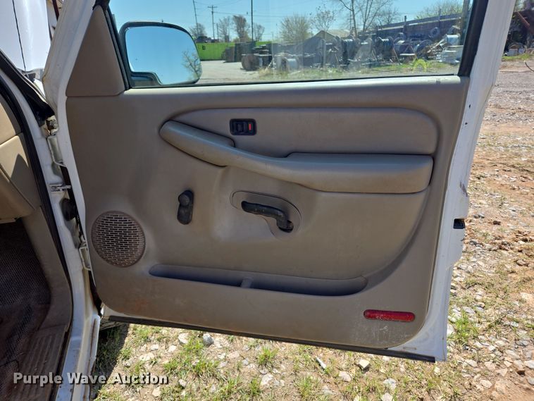 image for item EL1990 2001 Chevrolet Silverado 1500 pickup truck