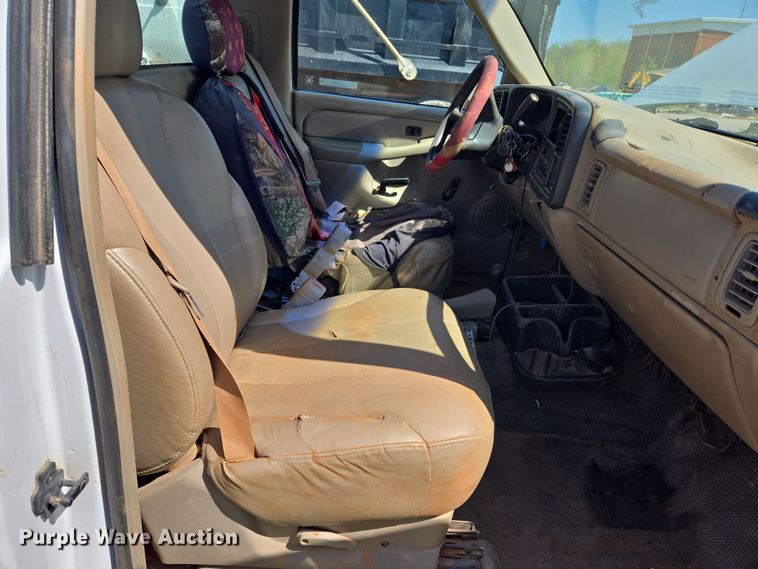 image for item EL1990 2001 Chevrolet Silverado 1500 pickup truck