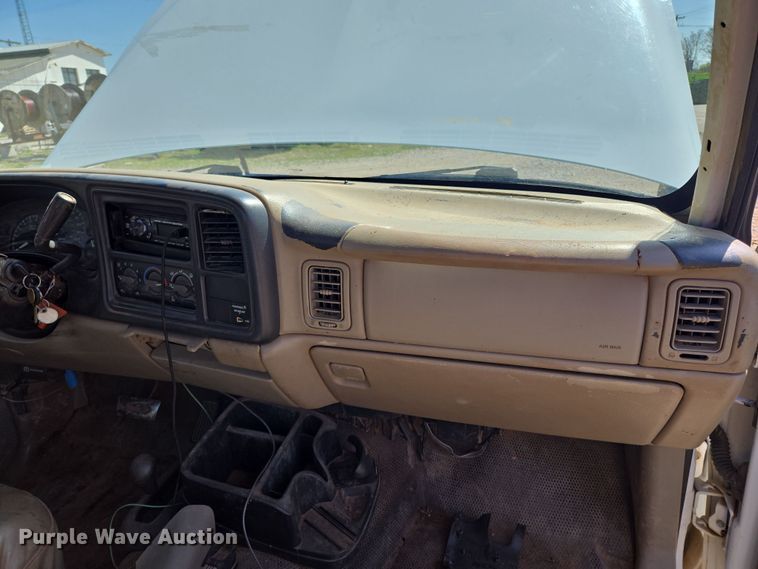 image for item EL1990 2001 Chevrolet Silverado 1500 pickup truck