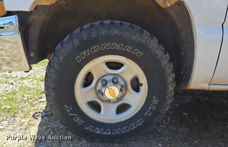 image for item EL1990 2001 Chevrolet Silverado 1500 pickup truck