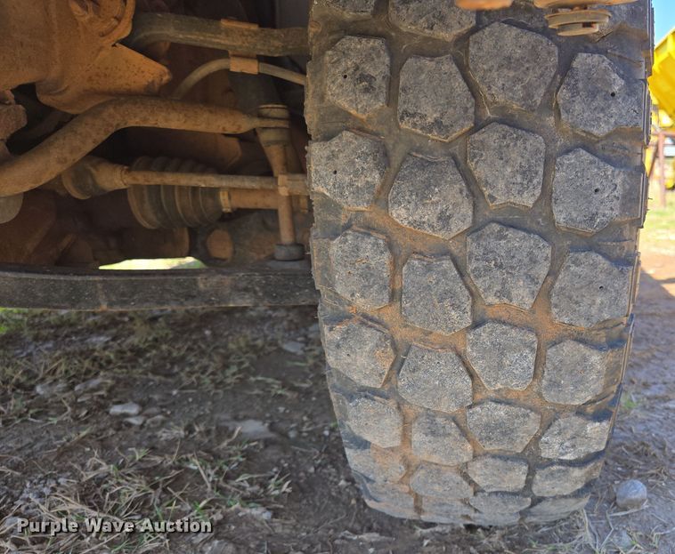 image for item EL1990 2001 Chevrolet Silverado 1500 pickup truck