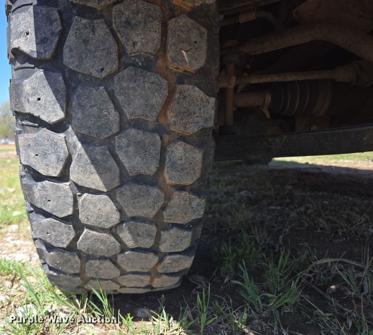 image for item EL1990 2001 Chevrolet Silverado 1500 pickup truck