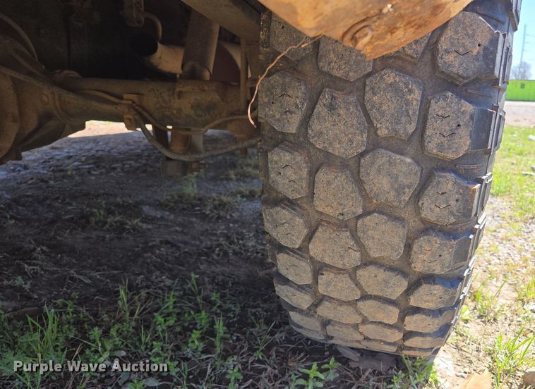 image for item EL1990 2001 Chevrolet Silverado 1500 pickup truck